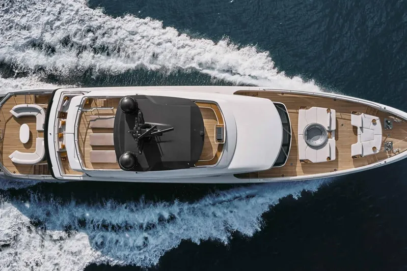  Yacht Photos Pics DYachts - Azimut Grande Trideck