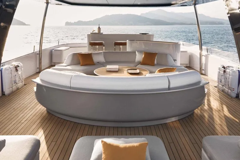  Yacht Photos Pics DYachts - Azimut Grande Trideck