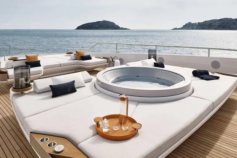  Yacht Photos Pics DYachts - Azimut Grande Trideck