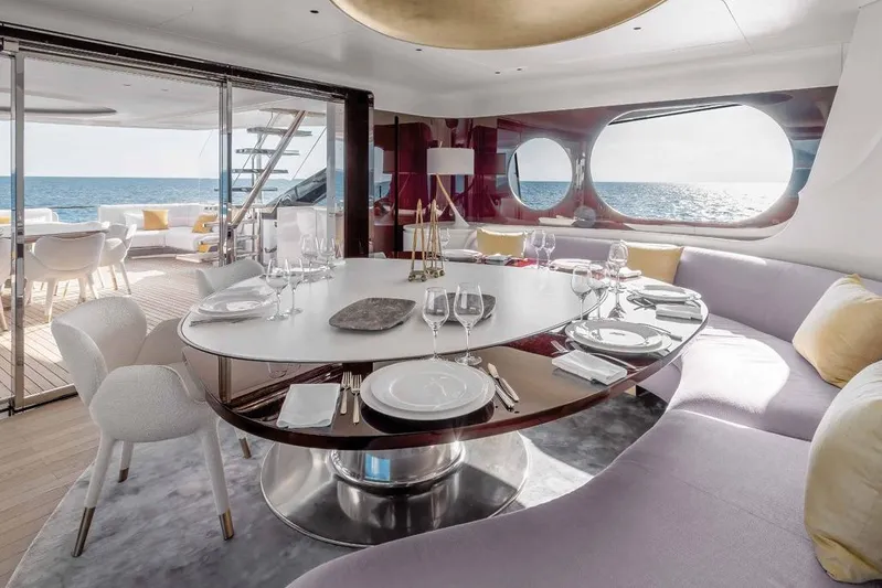  Yacht Photos Pics DYachts - Azimut Grande Trideck