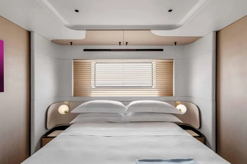  Yacht Photos Pics DYachts - Azimut Grande Trideck