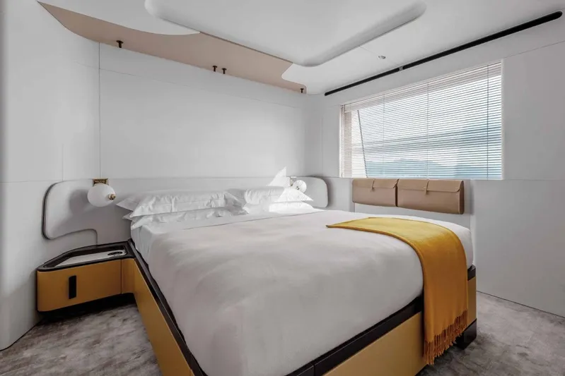  Yacht Photos Pics DYachts - Azimut Grande Trideck