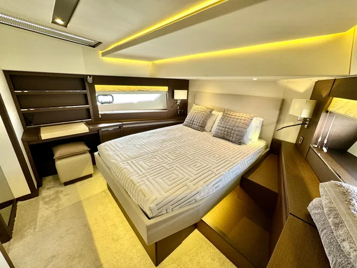  Yacht Photos Pics Prestige 630