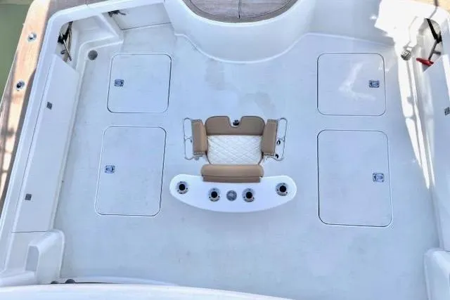 Pipe Dream Yacht Photos Pics 2005 Ocean Yachts 50 Super Sport fishing deck with central chair and storage compartments.