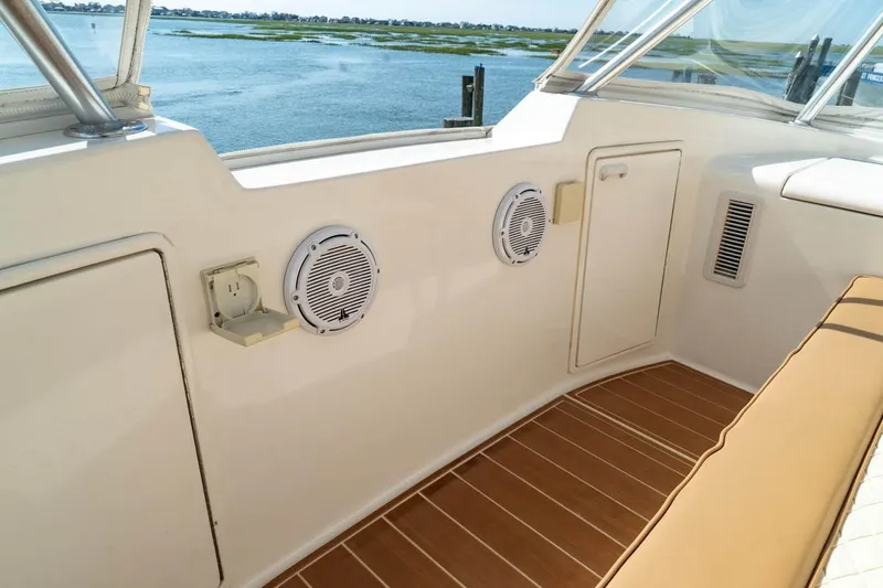 Pipe Dream Yacht Photos Pics 2005 Ocean Yachts 50 Super Sport interior with speakers and scenic water view.