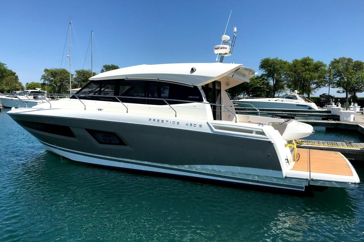 2017 Prestige 42 