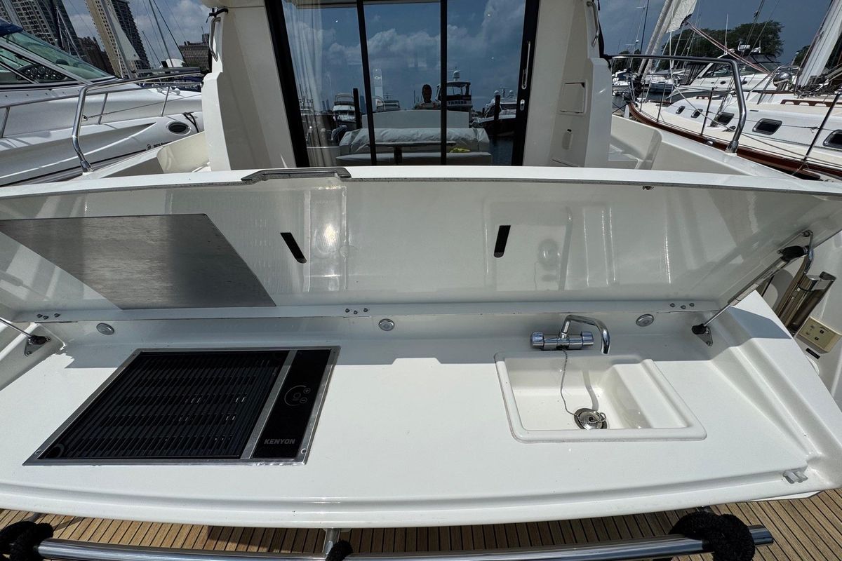 2017 Prestige 42 
