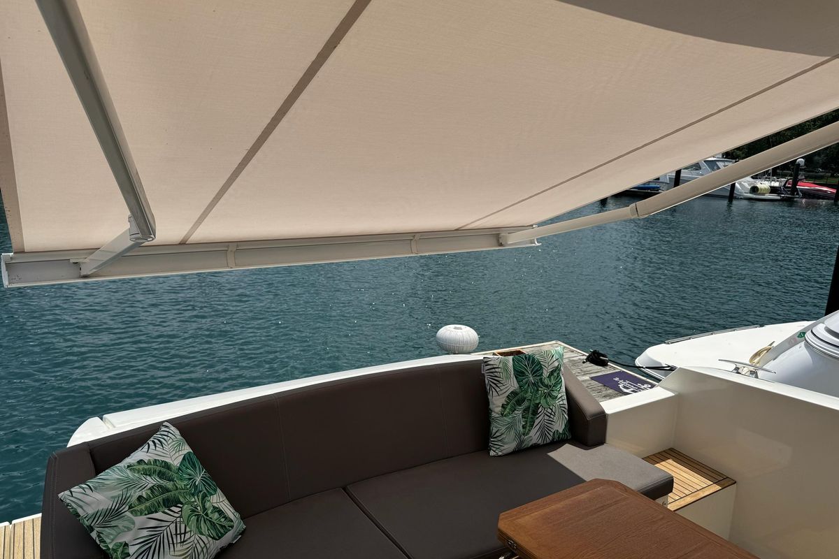 2017 Prestige 42 