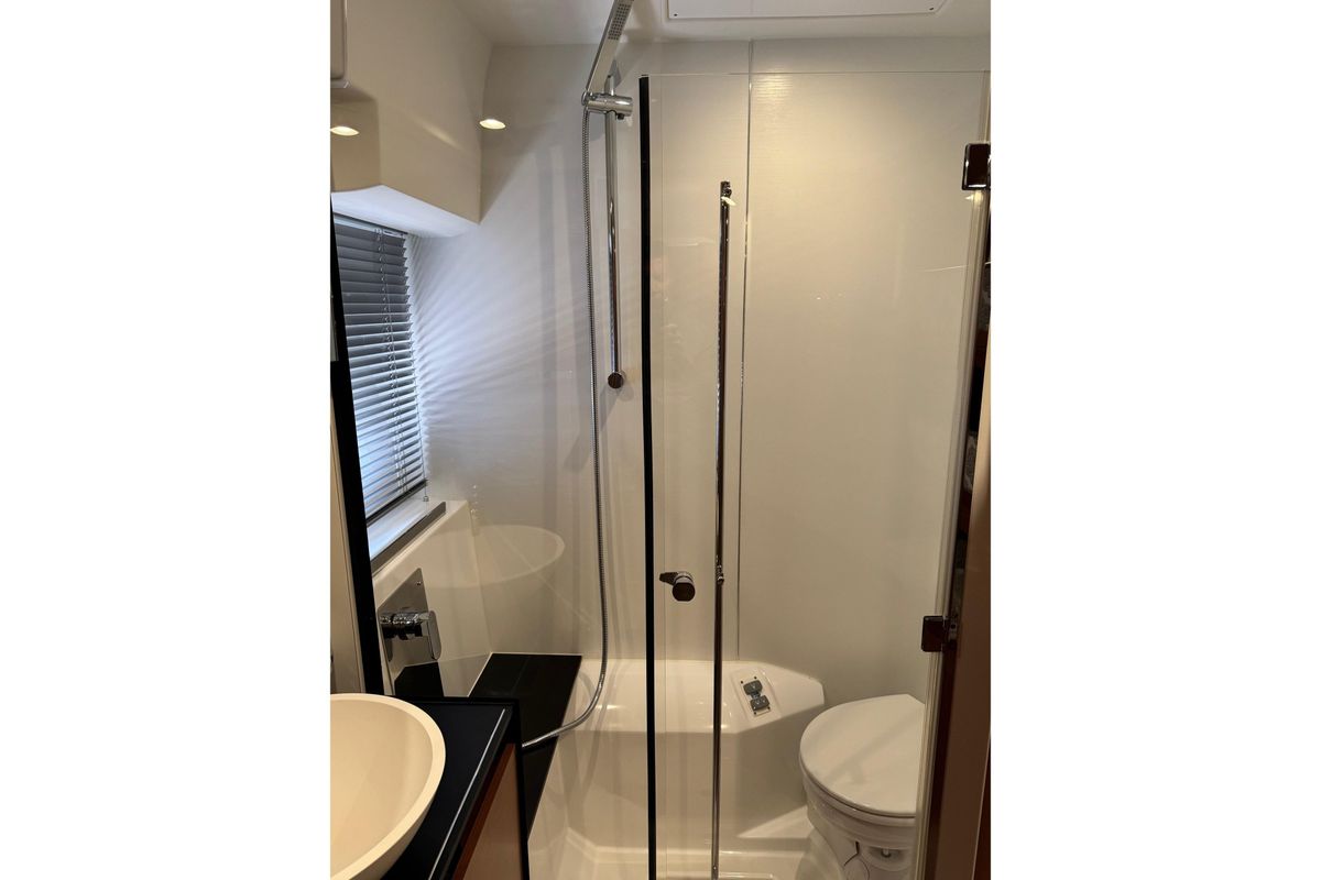 2017 Prestige 42 