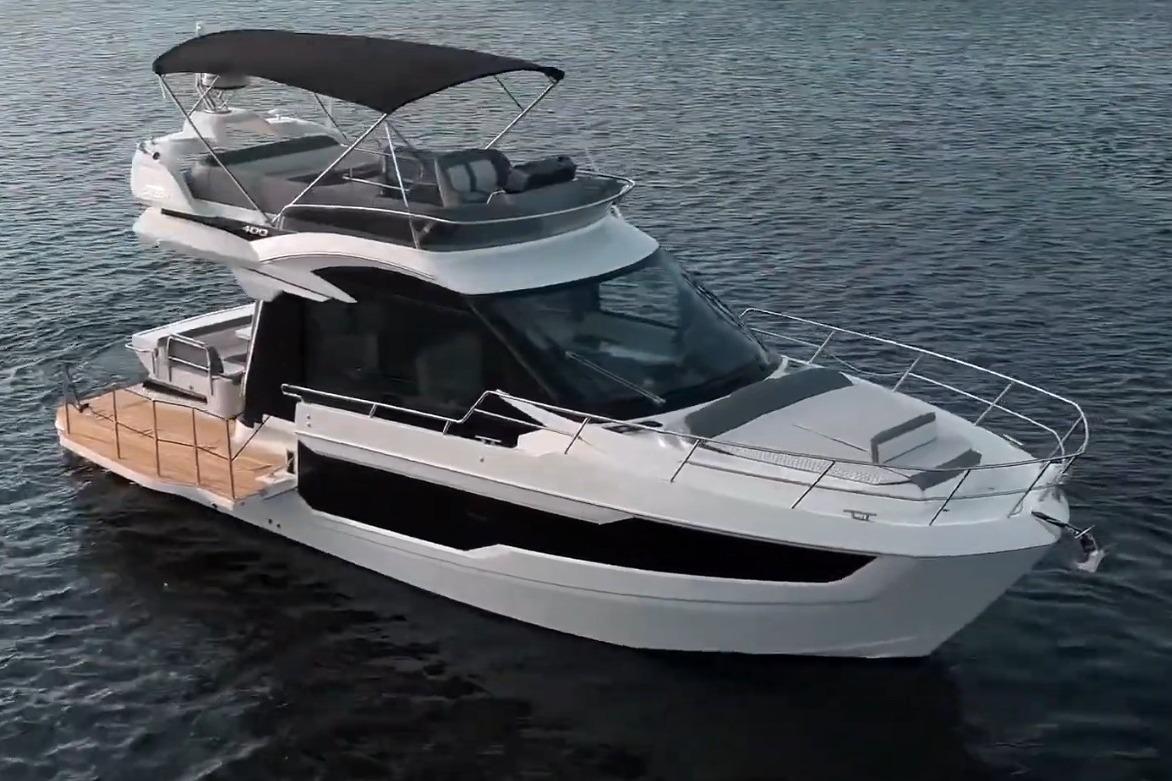 Galeon 400 Fly