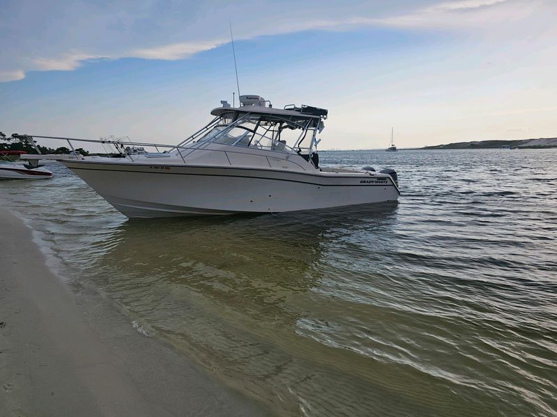 2005 Grady-White 330 Express