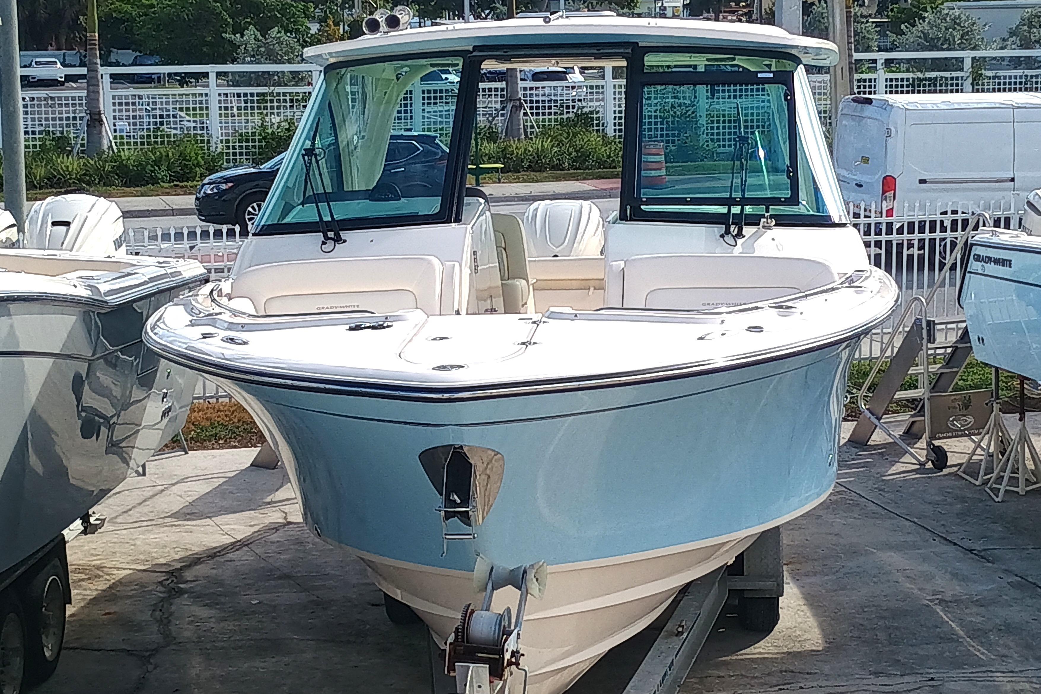 2026 Grady-White Freedom 325 - Image 4