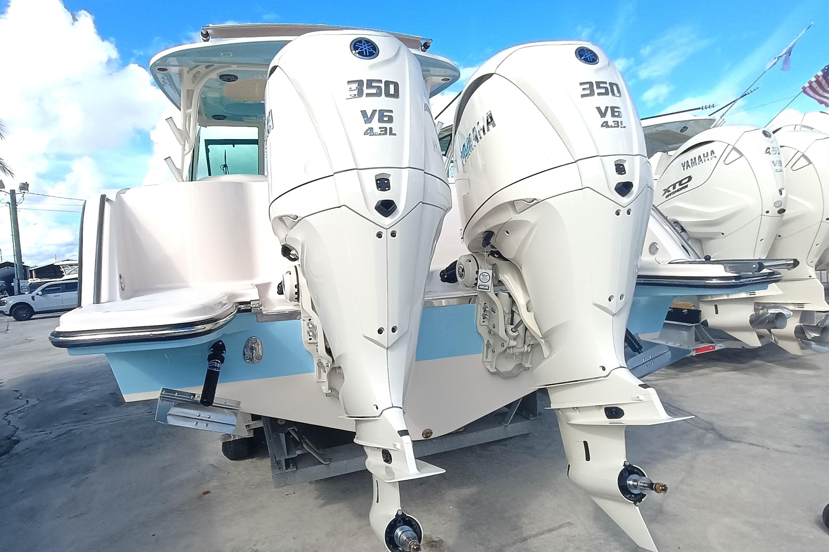 2026 Grady-White Freedom 325 - Image 11