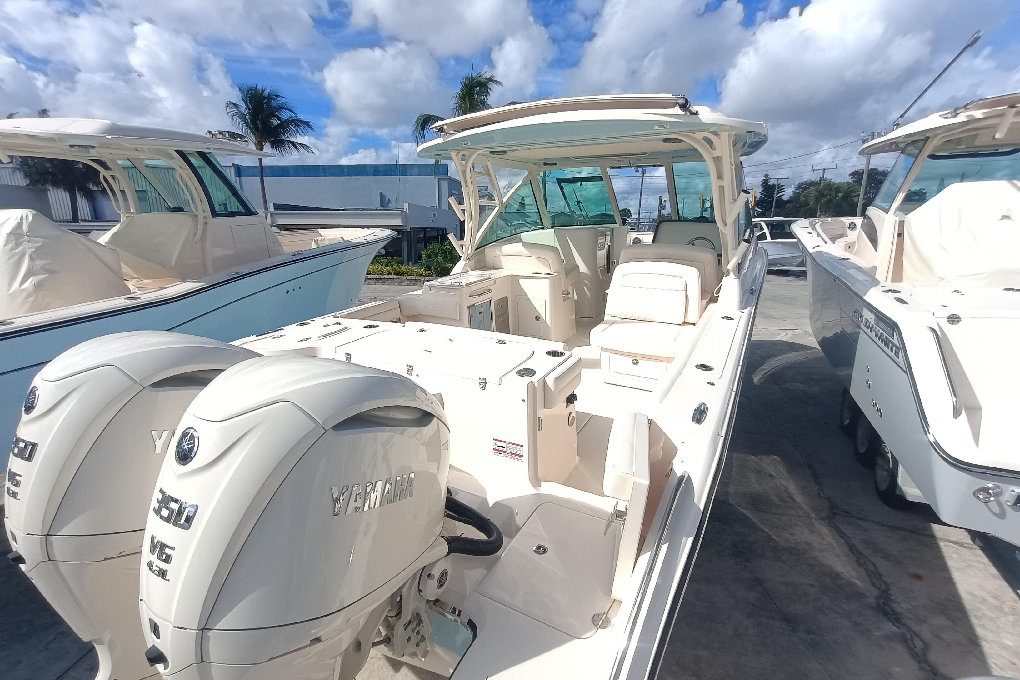 2026 Grady-White Freedom 325 - Image 12