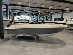 2022 Bayliner VR4