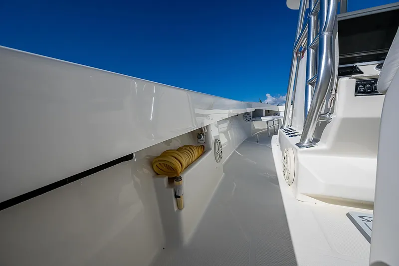  Yacht Photos Pics 2018 SeaVee 370z boat deck with clear blue sky background.