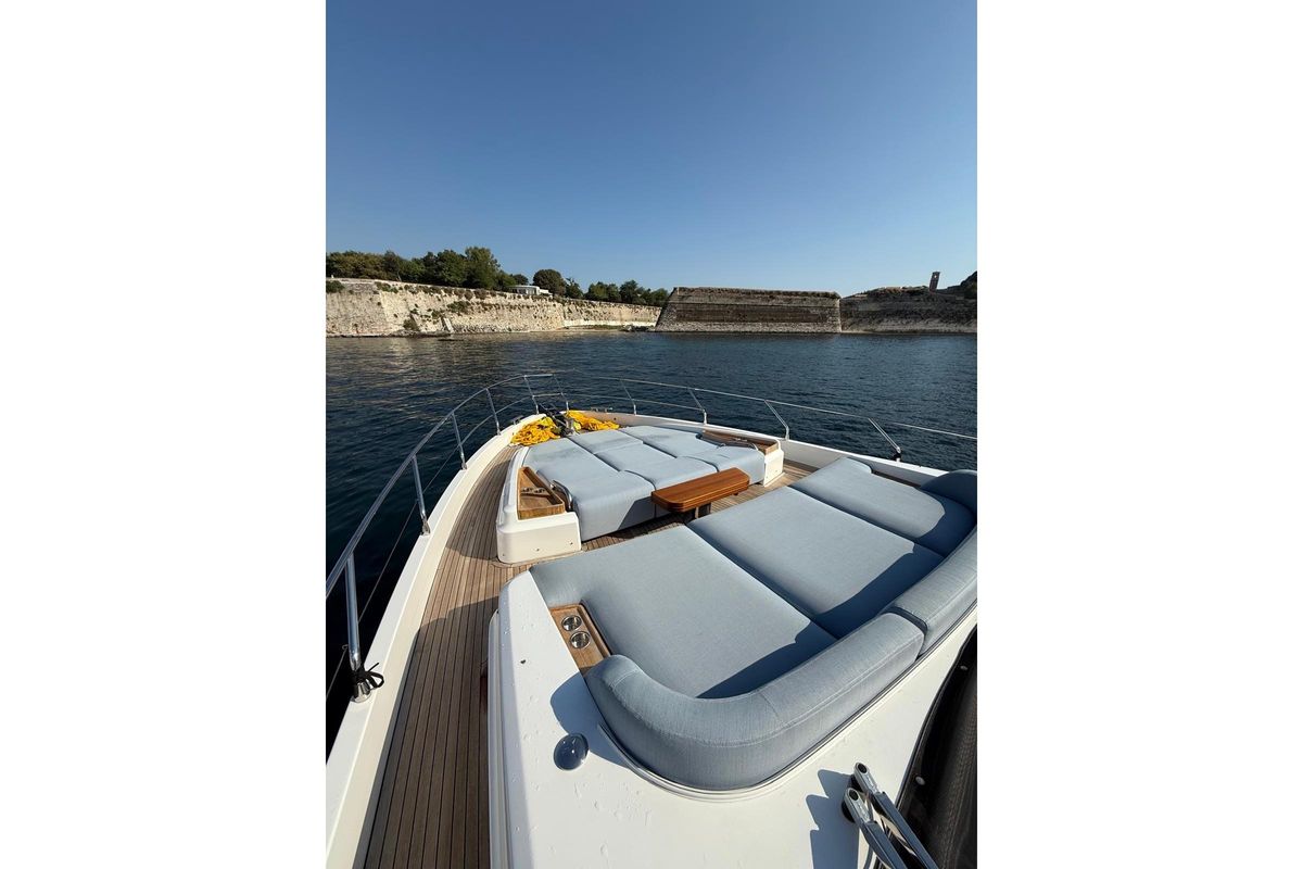 2022 Azimut 68 