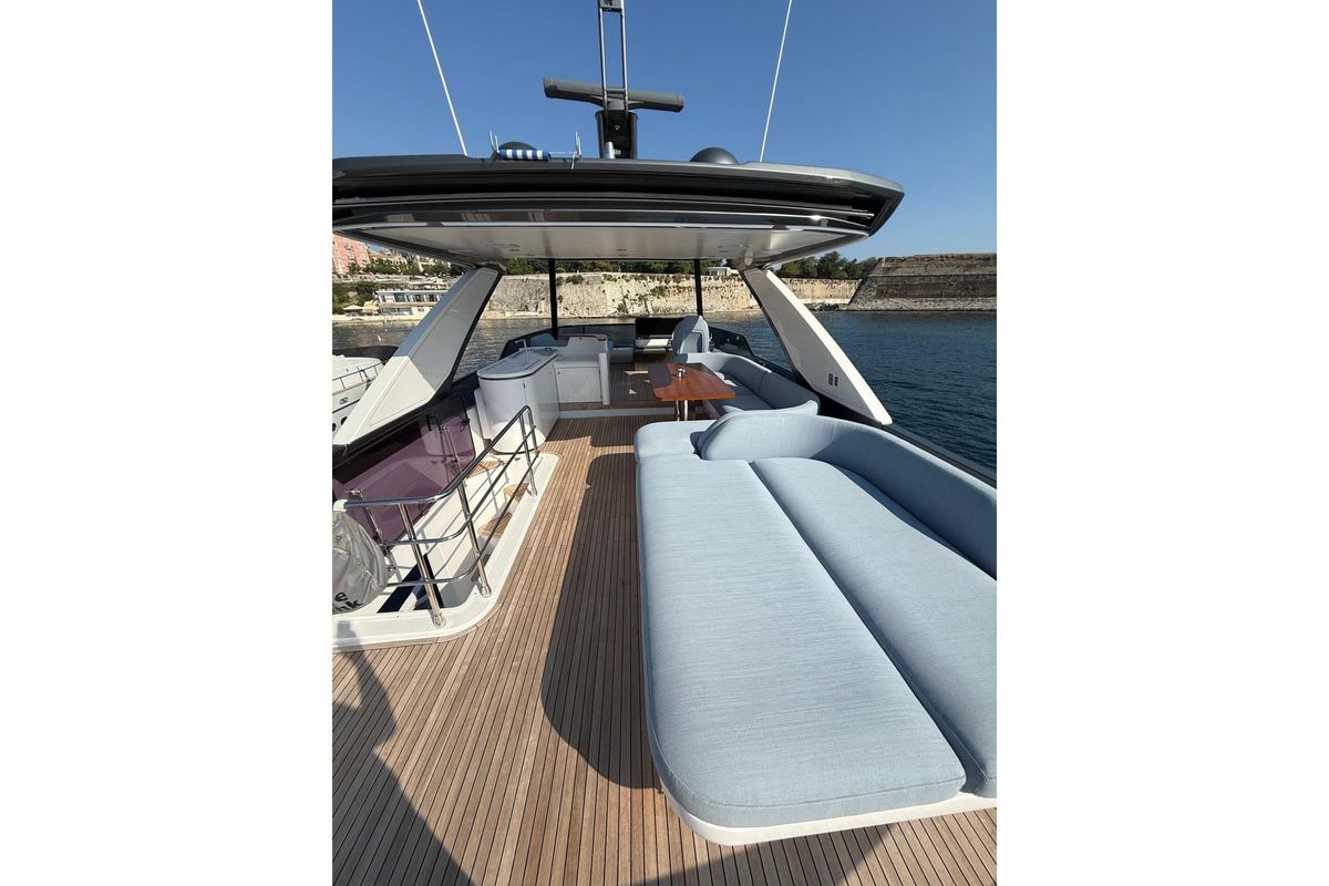 2022 Azimut 68 