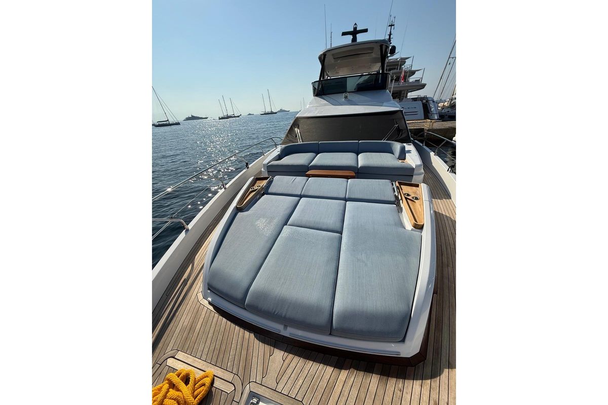 2022 Azimut 68 