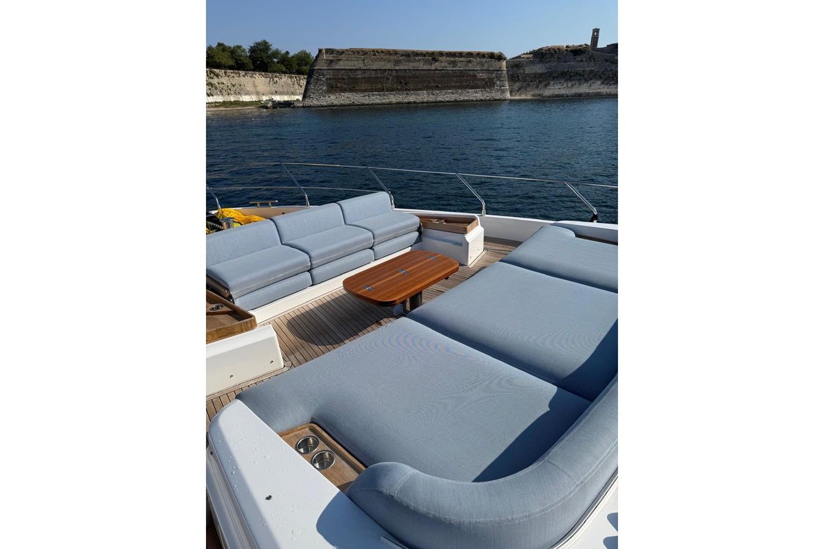 2022 Azimut 68 