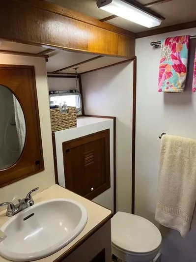 Shangri-la Yacht Photos Pics 1978 Cheoy Lee yacht bathroom with sink, toilet, and colorful towels.