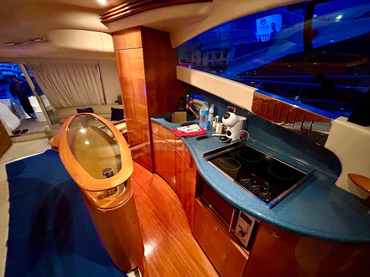 2003 Azimut 57 