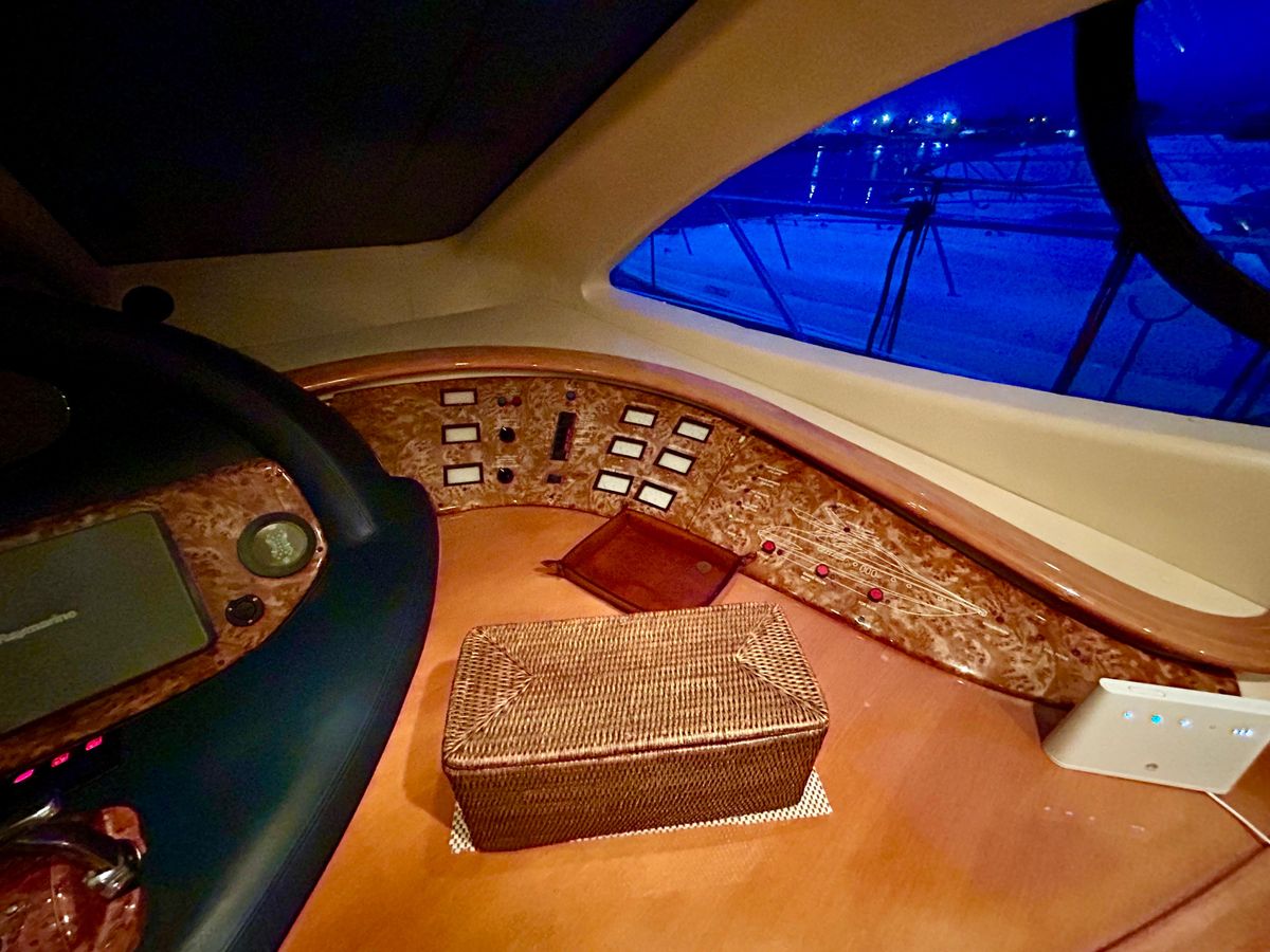2003 Azimut 57 