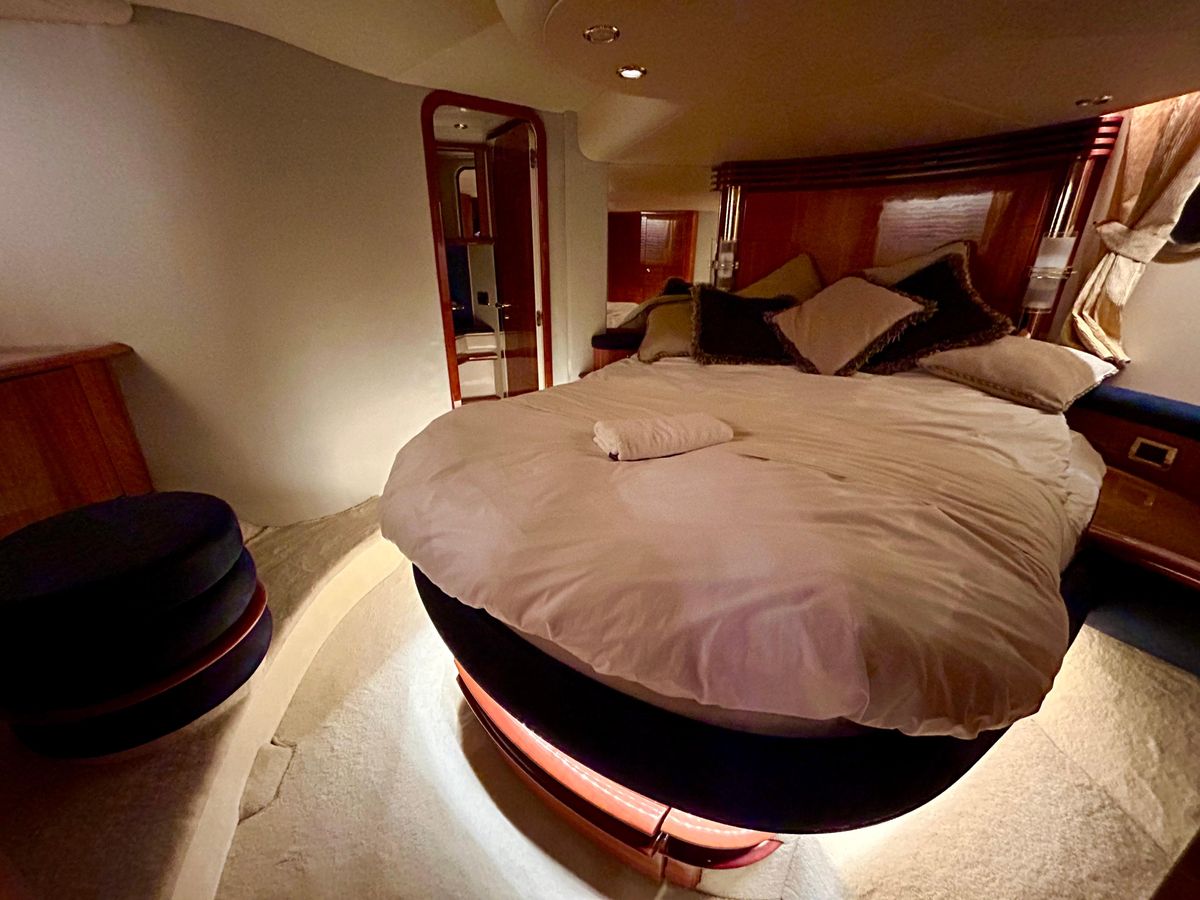 2003 Azimut 57 