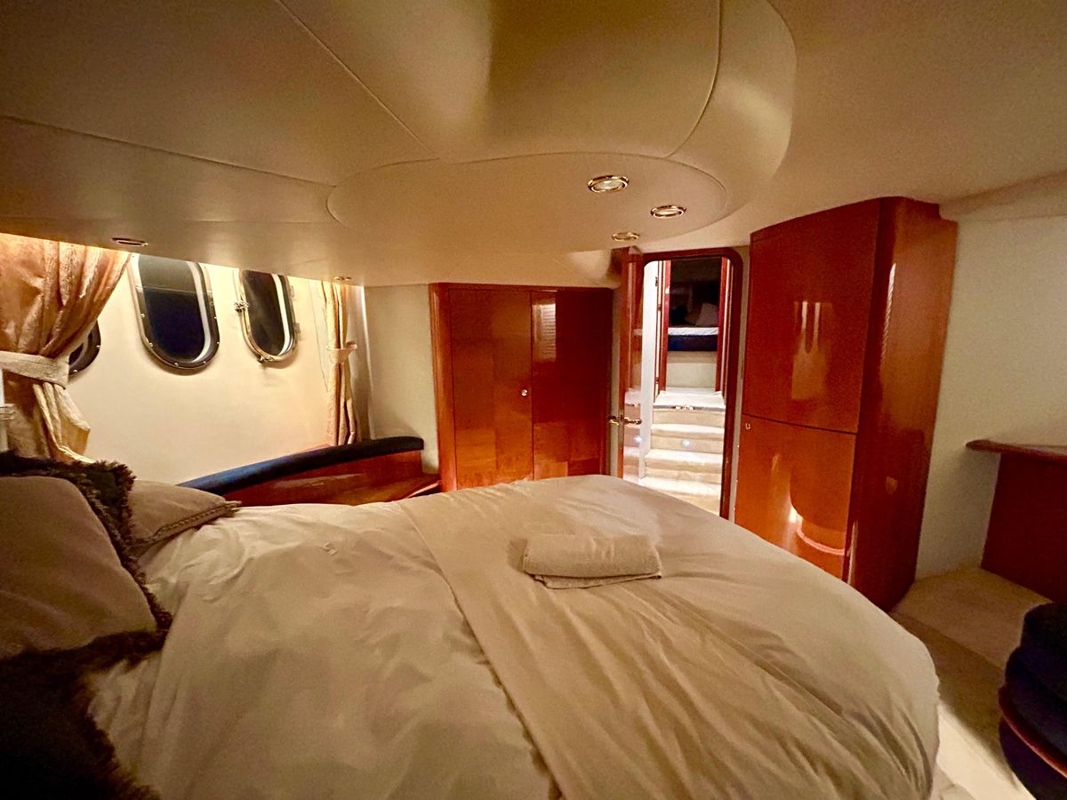 2003 Azimut 57 