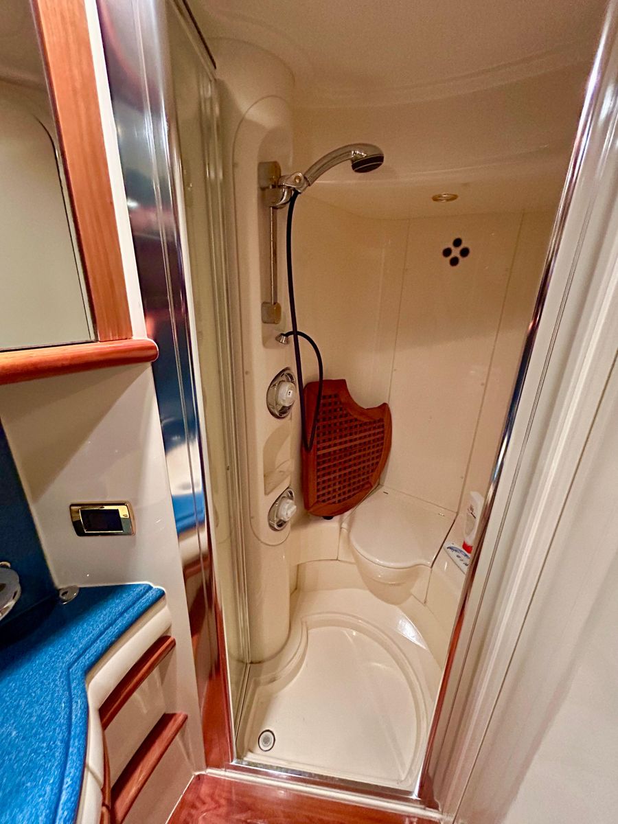 2003 Azimut 57 