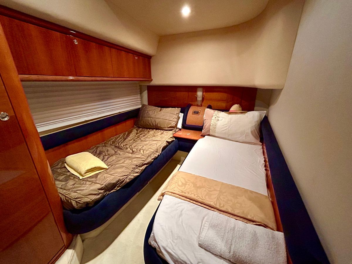 2003 Azimut 57 