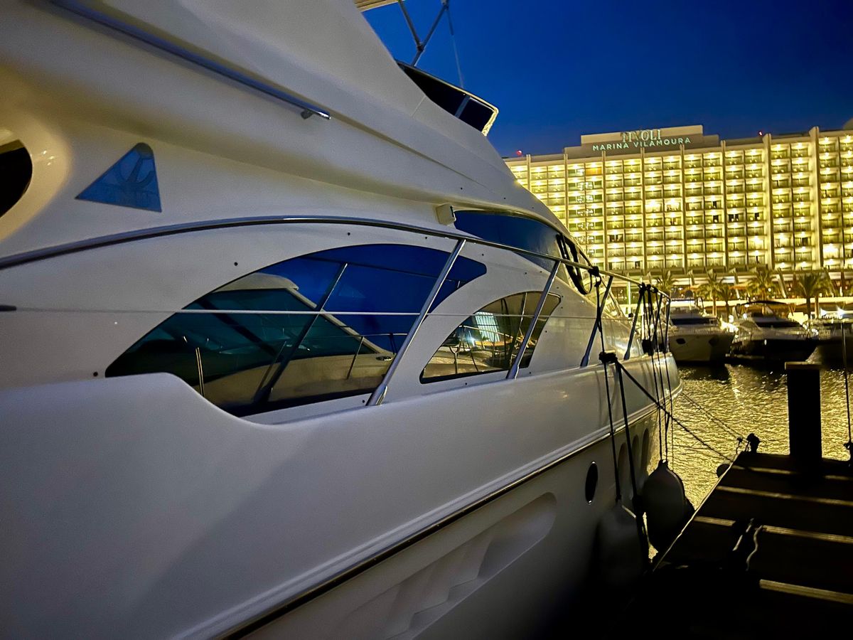 2003 Azimut 57 