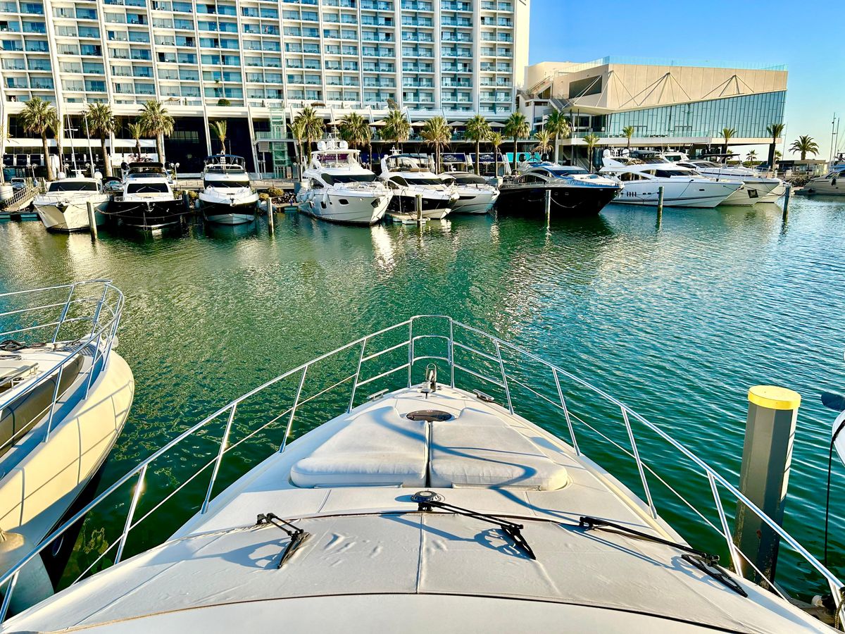 2003 Azimut 57 