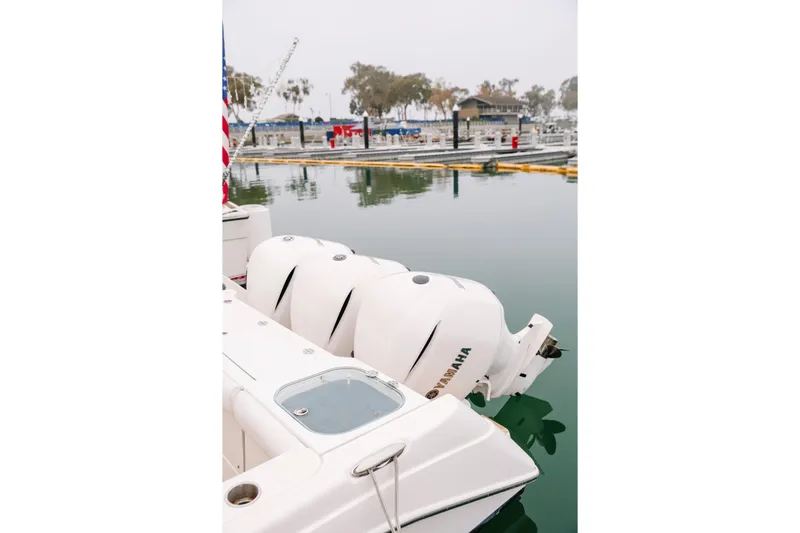  Yacht Photos Pics 2010 Everglades 350LX boat with Yamaha engines docked at marina.