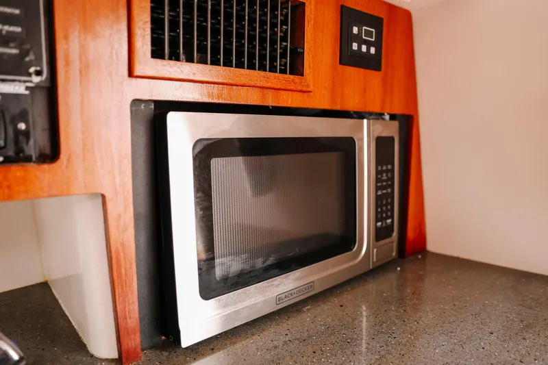  Yacht Photos Pics Built-in microwave in 2010 Everglades 350LX boat kitchen area.