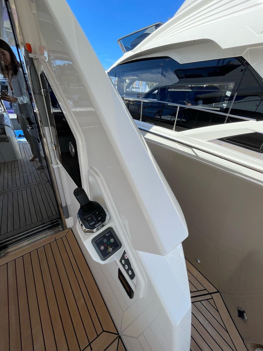 2019 Absolute 61 