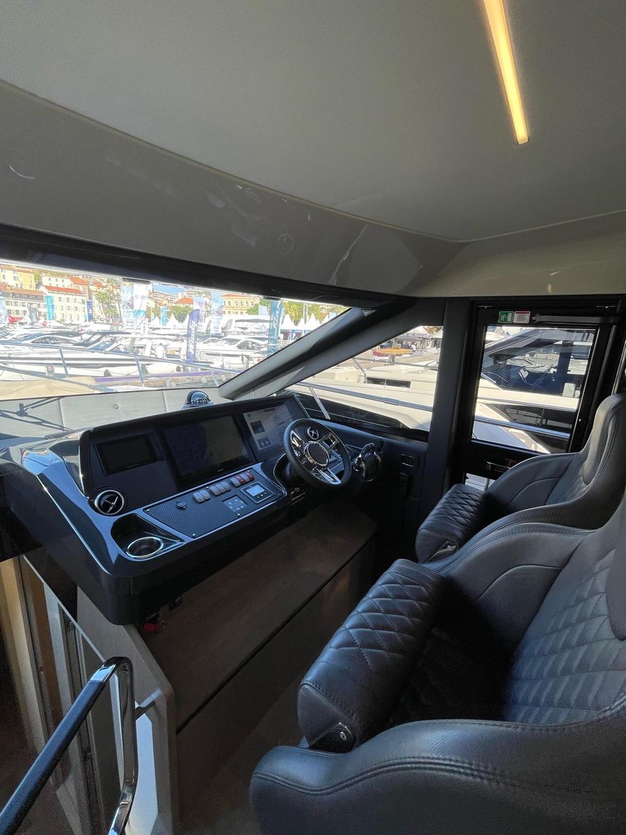2019 Absolute 61 