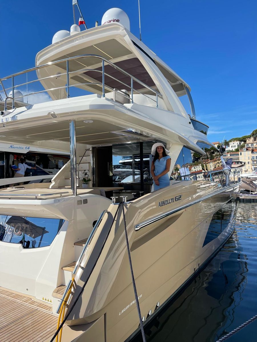 2019 Absolute 61 