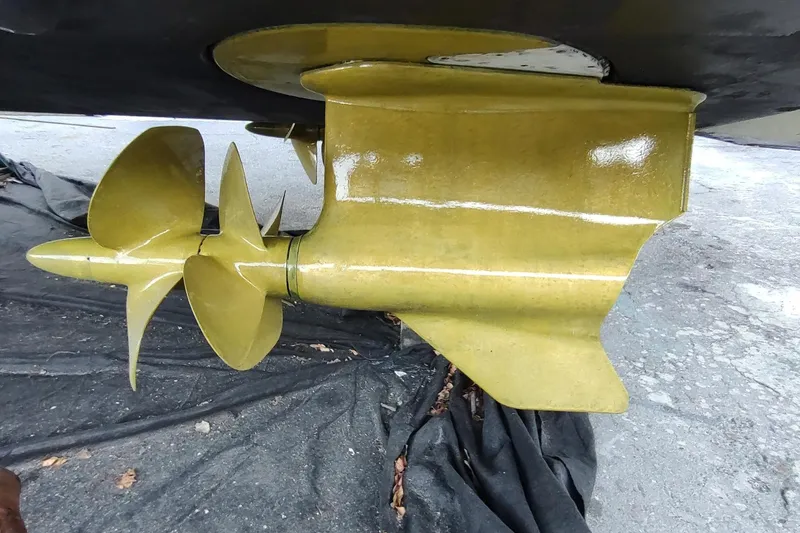 Me Yacht Photos Pics Close-up of a Regal 42 Fly 2021 boat propeller and rudder system.