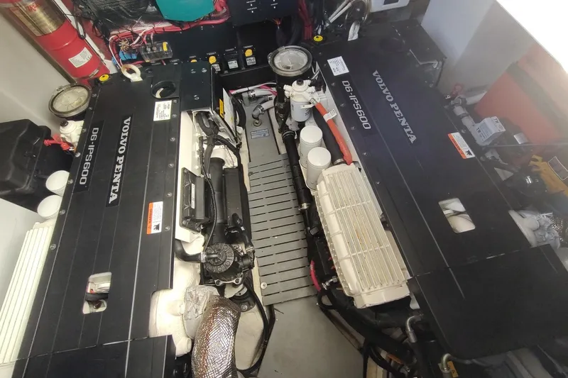 Me Yacht Photos Pics Engine room of 2021 Regal 42 Fly with Volvo Penta D6-IPS600 engines.