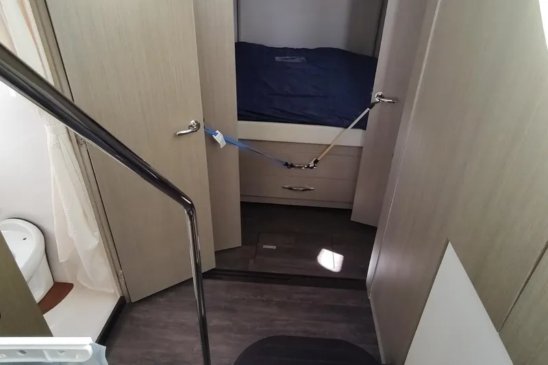 Me Yacht Photos Pics Interior of 2021 Regal 42 Fly yacht showing bedroom and bathroom.