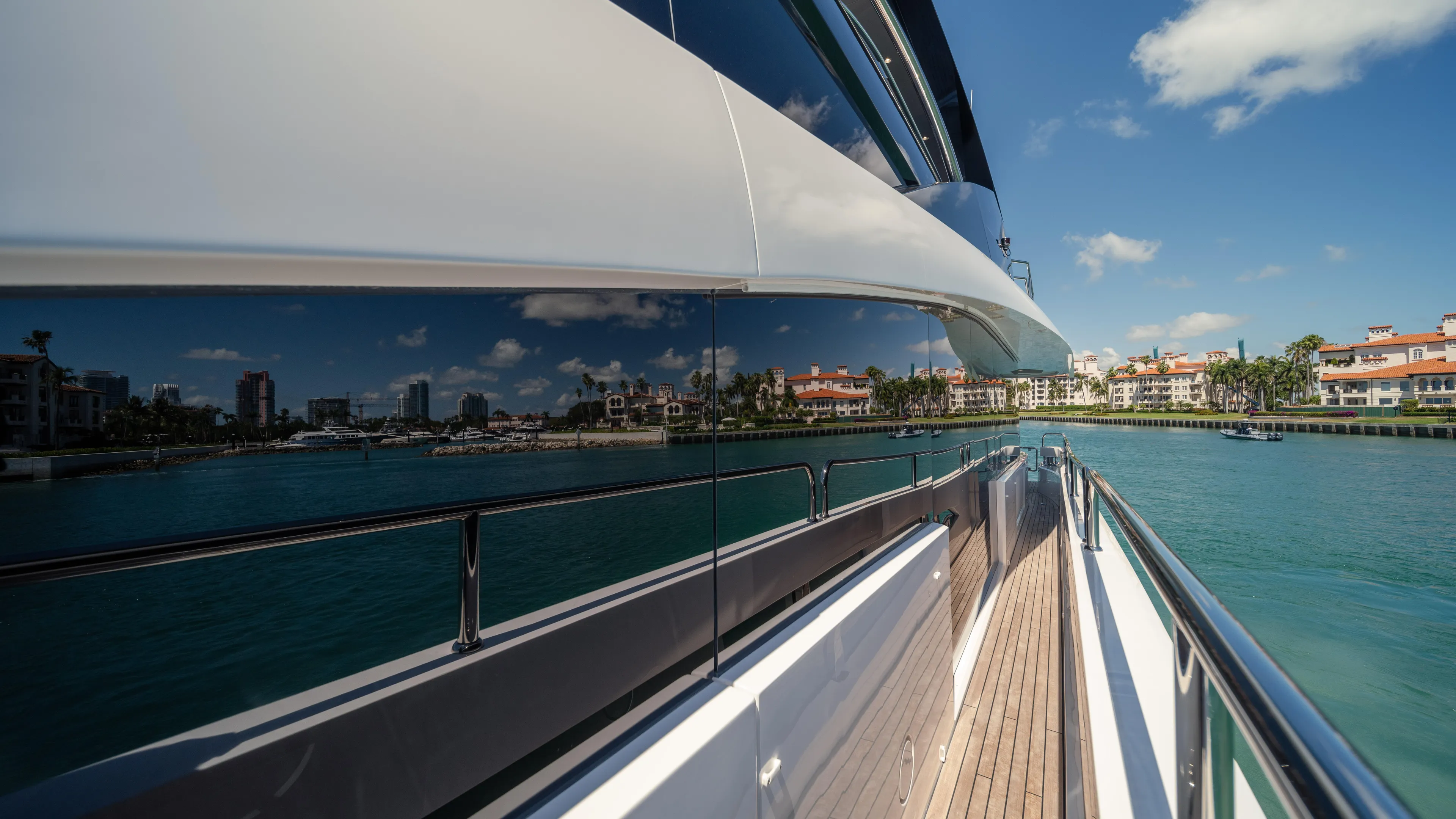 Hideout Yacht Photos Pics 