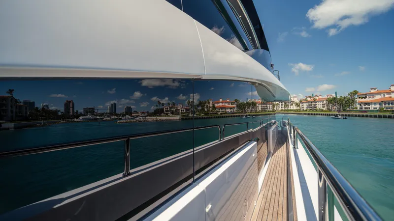 Hideout Yacht Photos Pics 