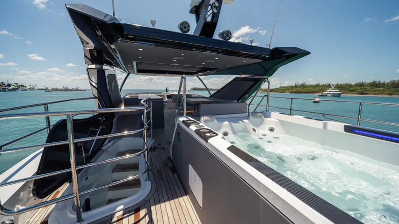 Hideout Yacht Photos Pics 