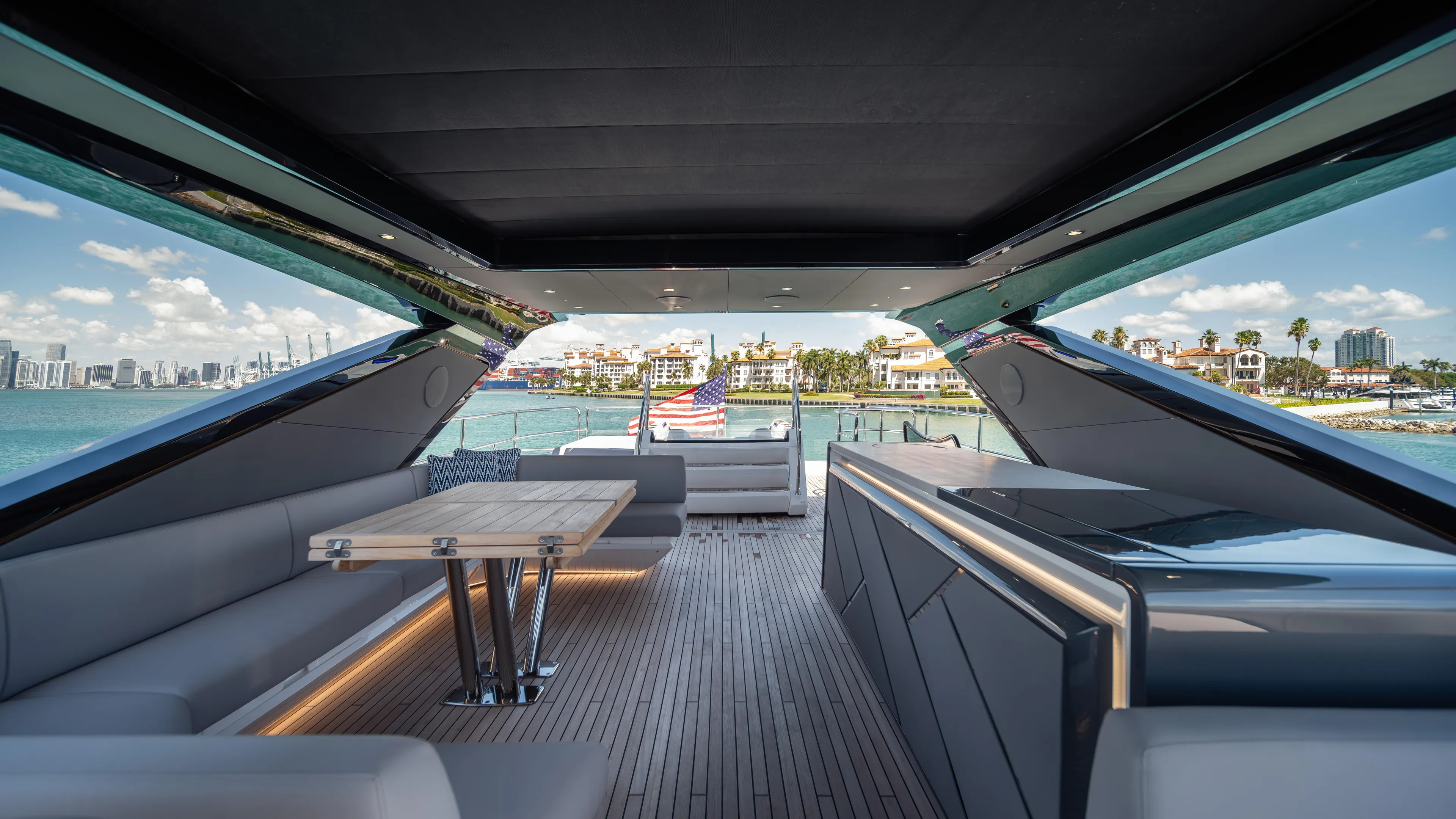 Hideout Yacht Photos Pics 