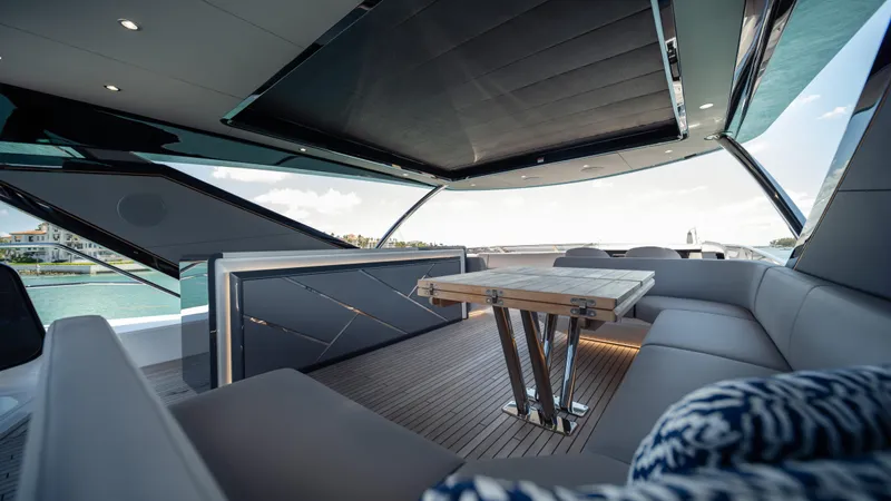 Hideout Yacht Photos Pics 