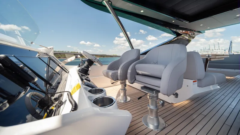 Hideout Yacht Photos Pics 