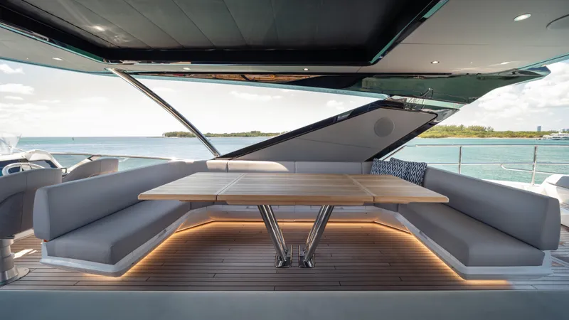 Hideout Yacht Photos Pics 