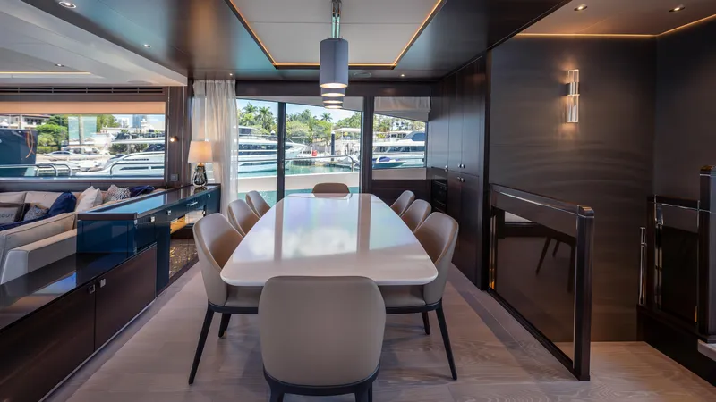 Hideout Yacht Photos Pics 