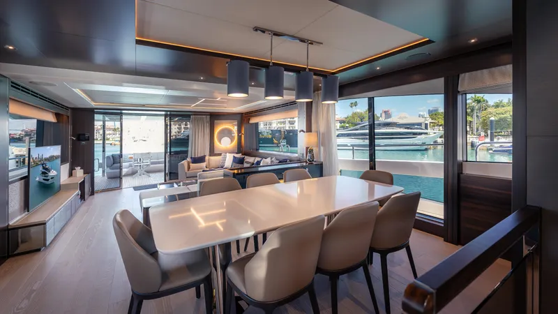 Hideout Yacht Photos Pics 